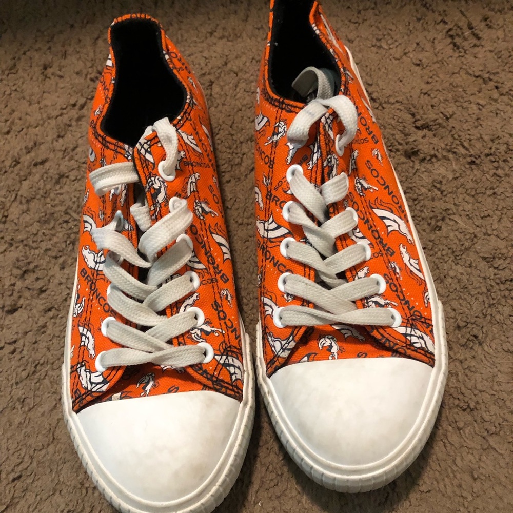 Denver broncos sneakers. Women’s size 9. Great condition.